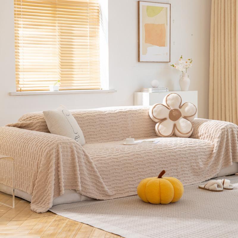 Зимнее толстое плюшевое полотенце для дивана можно расстелить или накрыть высококачественным простым кожаным чехлом, всеобъемлющим пыленепроницаемым чехлом из ткани, одеялом