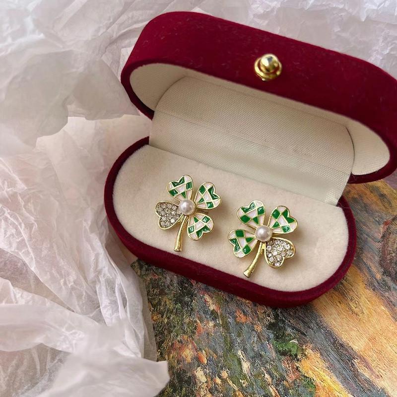 Летние серьги в корейском стиле с зелеными цветами - Элегантные, универсальные, милые пусеты для свежего, модного образа