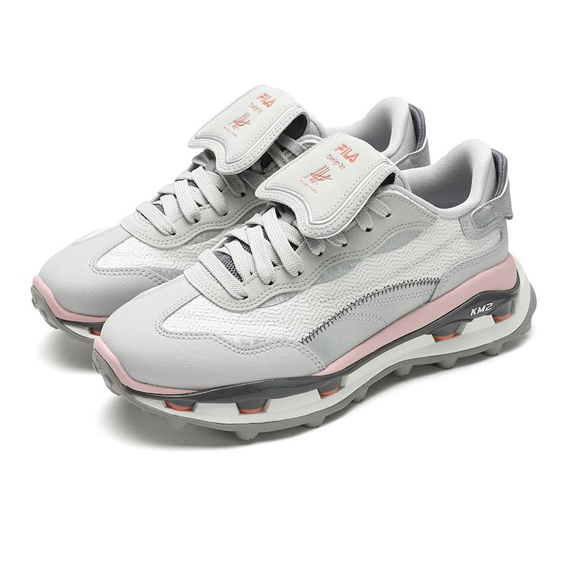 Fila KM2 Многослойная обувь 2-го поколения Модная Личность Трендовая Универсальная Удобная Спортивная Низкий верх Повседневная обувь Женские кроссовки F12W513102FPP