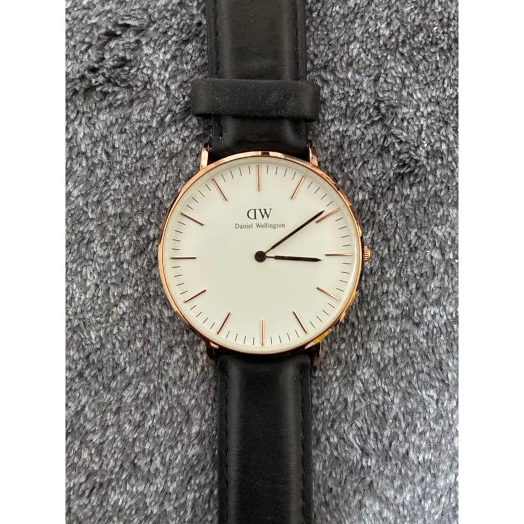 Подержанные часы Daniel Wellington DW Белые/Черные