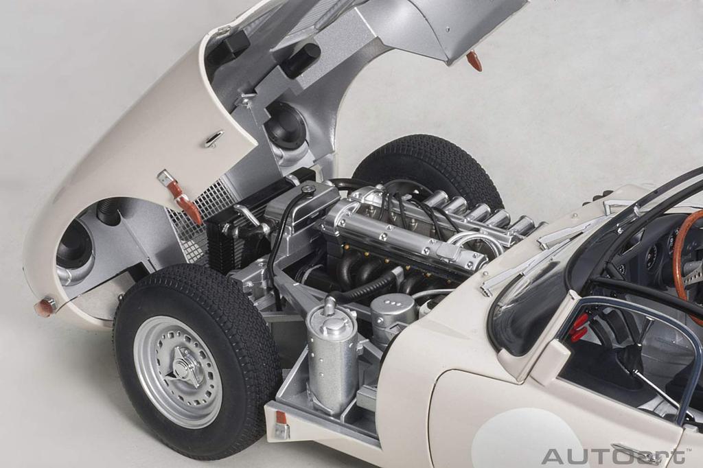 AUTOart 1/18 Jaguar Lightweight E-Type White Finished Product