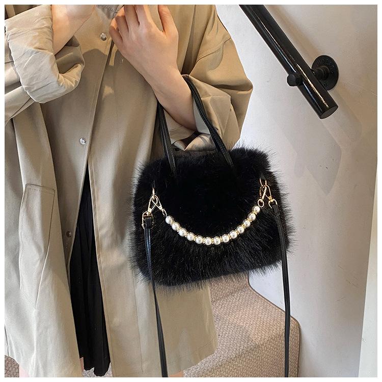 2025 Autumn and Winter New Plush Handbag Fashion Pearl Chain Messenger Bag High Value Small Square Bag