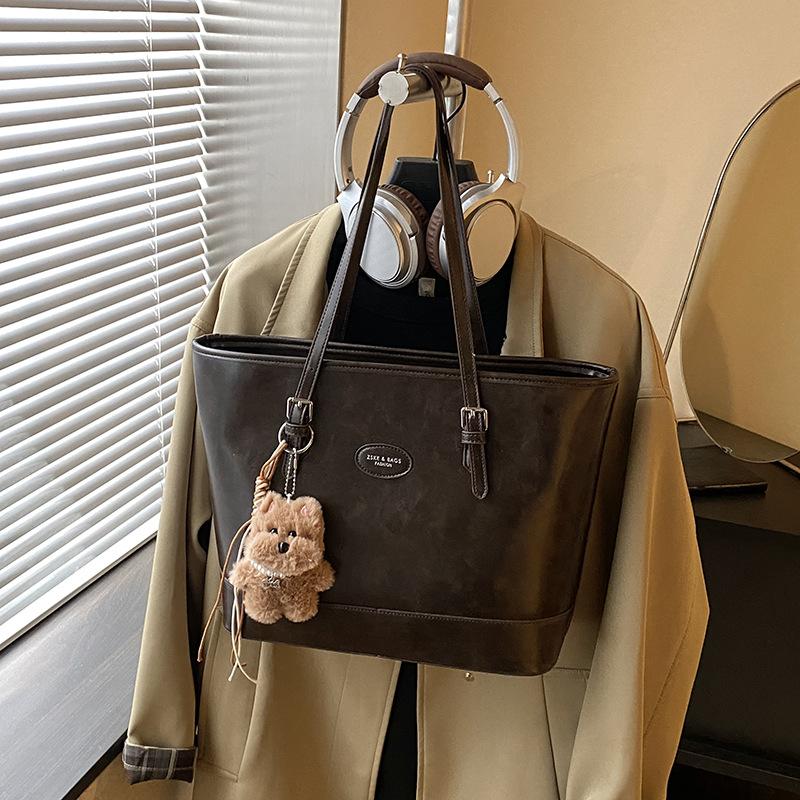 Универсальная сумка для ежедневных поездок женская 2025 новая нишевая сумка на плечо класса люкс с большой вместимостью