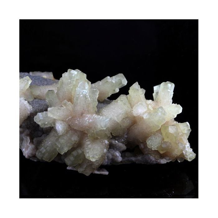 Pierres et Minéraux. Calcite. 305.0 ct. Luzy, Nièvre, France.