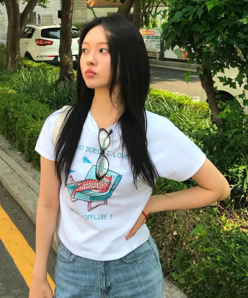 VESTIRYA Lazy Kitty Crop T-Shirts White