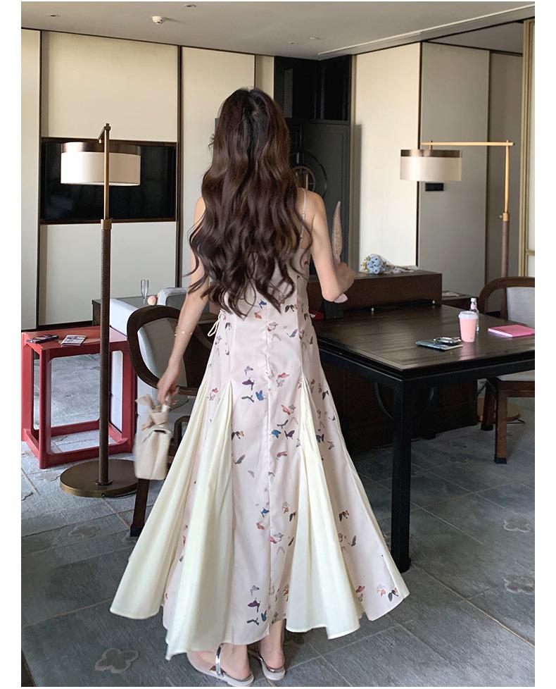 Платье с подтяжками и принтом «бабочки» — летняя коллекция 2024 г., облегающий крой, стиль «сладкий чайный перерыв».