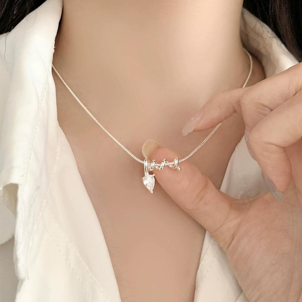 Sweet Line Winding Zircon Pendant Necklaces For Women Lady Creative Fashion Clavicle Chain Jewelry Gift Party Daily
