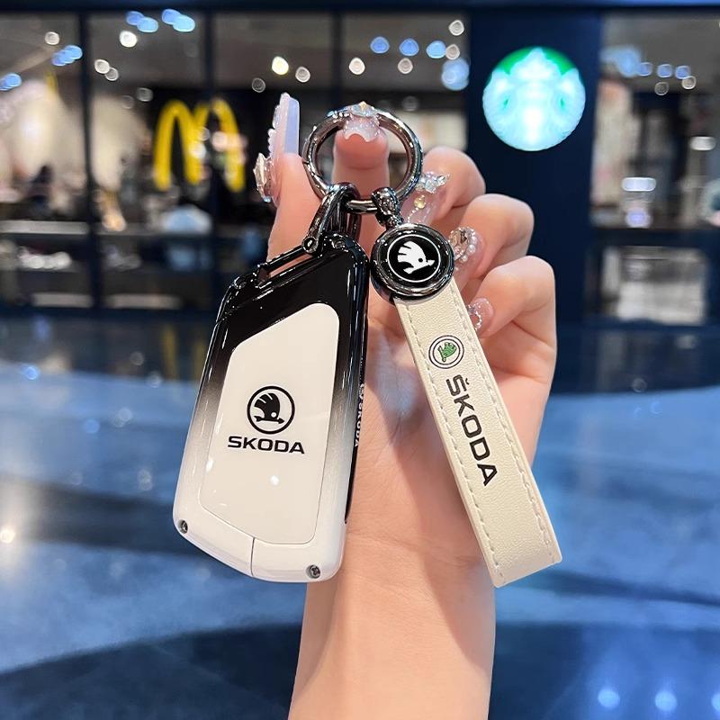 Fashion TPU Car Smart Remote Key Case Fob Cover Protector Holder Shell For Skoda Octavia 4 8 A8 2020 2021 Keychain Accessories ndf500