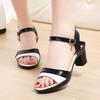 Новая летняя женская обувь, туфли на высоком каблуке с пряжкой, повседневные корейские модные сандалии на толстом каблуке, кожаные туфли на высоком каблуке