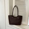 Light Luxury Bag Women's Bag 2026 New Retro Woven Pattern Shoulder Bag Large Capacity Commuter Tote Bag