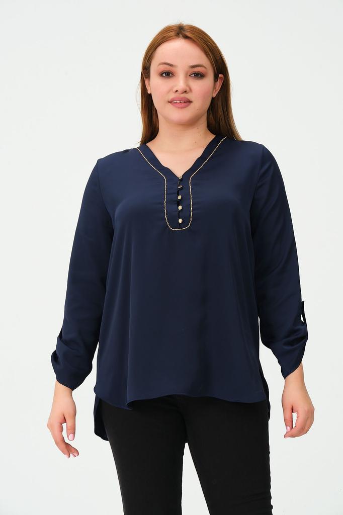 Женская блузка большого размера Блузка больших размеров с аксессуарами-цепочками на воротнике