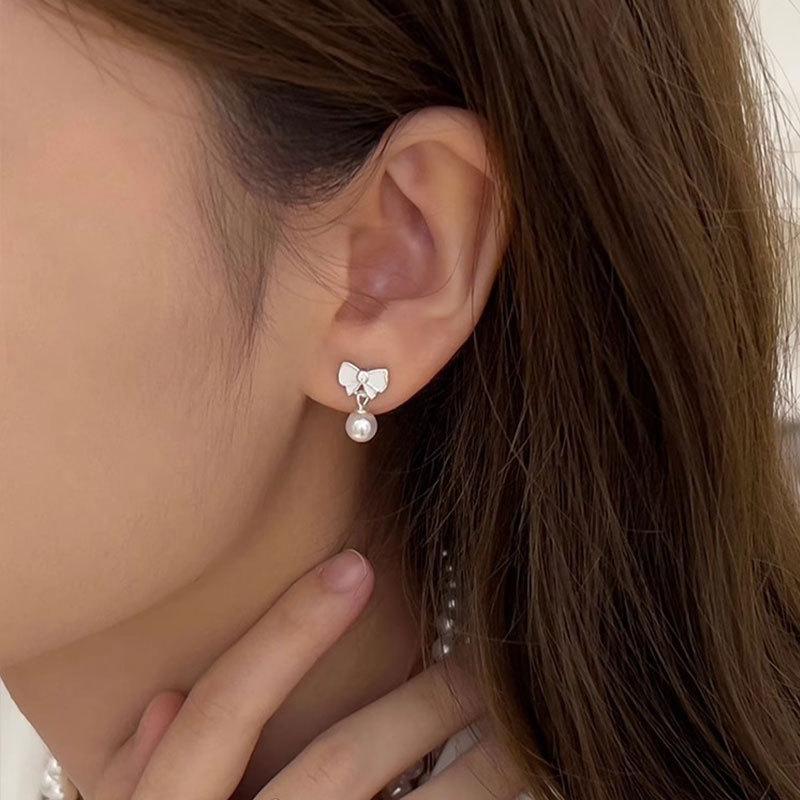 Серьги с жемчугом в форме банта для женщин, модные и персонализированные милые серьги, маленькие, изысканные и высококачественные