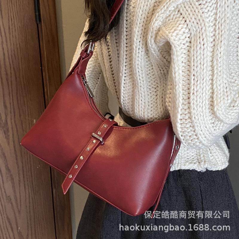 Ретро сумка женская большой вместимости 2025 новая осень и зима нишевый дизайн на одно плечо подмышечная сумка для通勤 сумка-пельмень