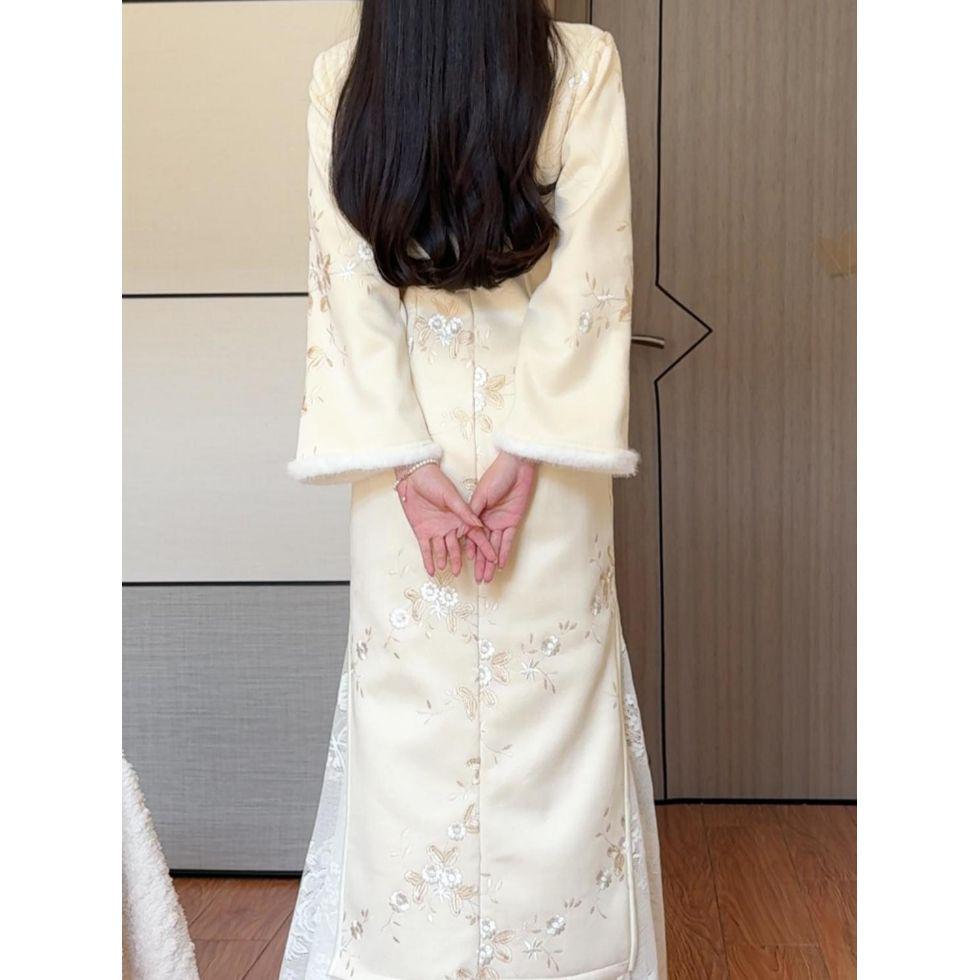 Зима 2025 г. Новое вышитое ципао цвета зеленого матча с бархатной подкладкой и меховым воротником — женское платье в китайском стиле