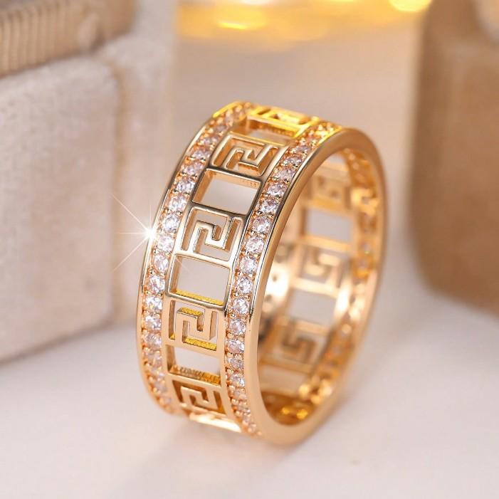 Light luxury diamond ring with hollowed-out design and diamond inlay Vintage-style gold zircon ring Unisex high-end jewelry