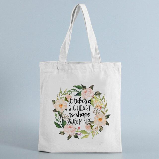 Требуется большое сердце, чтобы сформировать маленький разум, холст, многоразовая сумка для покупок, тканевые сумки на плечо для учителя, модный подарок, большая сумка для покупателя