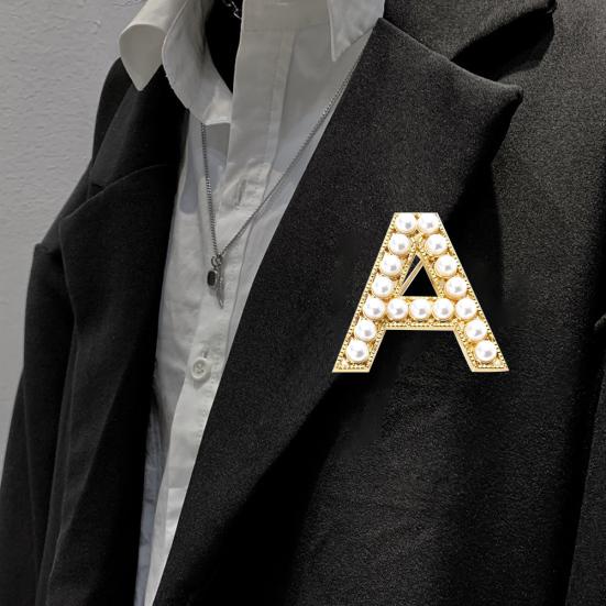 Элегантная женская брошь с буквами из искусственного жемчуга, значок на лацкане костюма