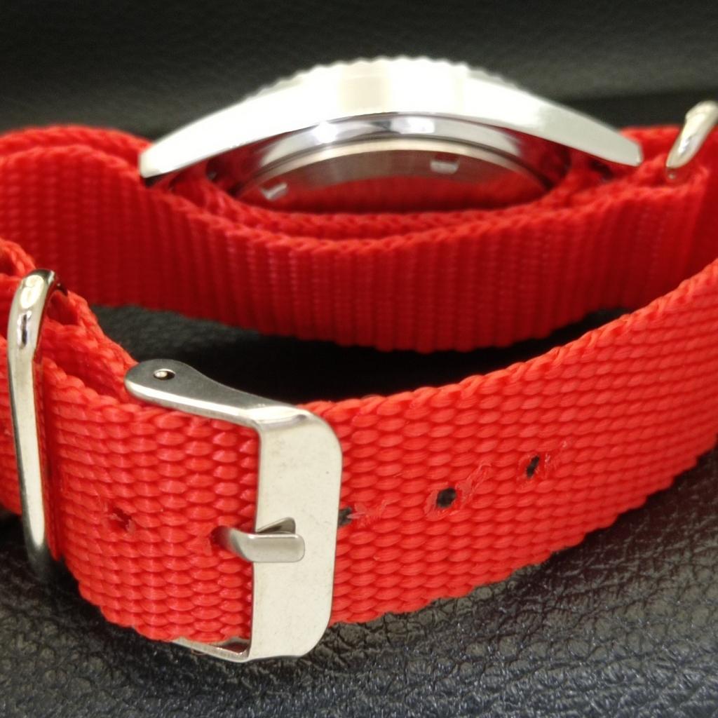 ВОССТАНОВЛЕННЫЕ АВТОМАТИЧЕСКИЕ МУЖСКИЕ ЧАСЫ SEIKO 5, СДЕЛАНО В ЯПОНИИ, КРАСНЫЙ ЦИФЕРБЛАТ, ИЗГОТОВЛЕНЫ НА ЗАКАЗ a440011-2 QV90-a440011