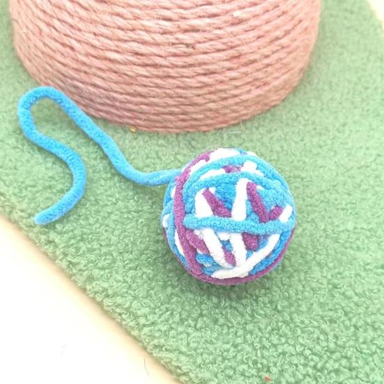 Интерактивная игрушка-мяч для кошек со звучащим колокольчиком, устойчивая к царапинам, веселая, интерактивная, яркая