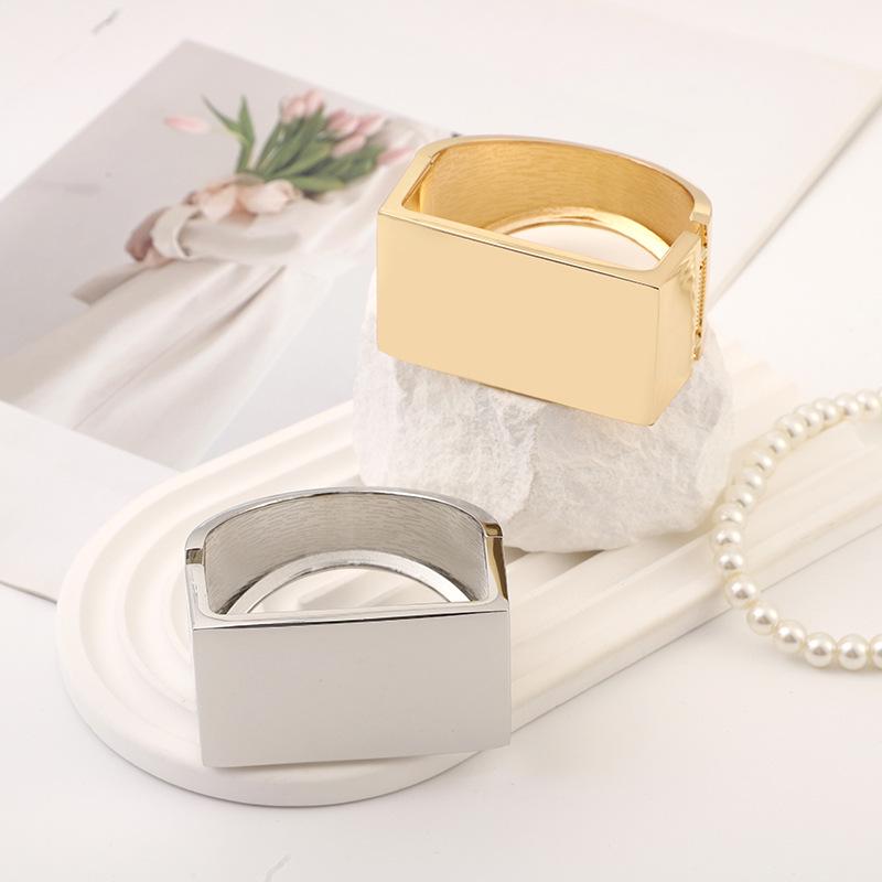 Модный минималистичный геометрический панк-браслет: Смелый, глянцевый прямоугольный дизайн