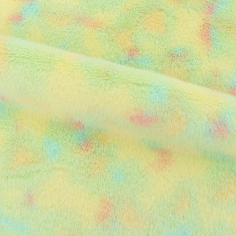 Ткань из бархата с радужным градиентом и имитацией кроличьей шерсти с фантазийными цветами