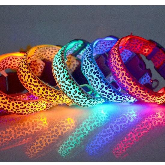 Товары для домашних животных Светящийся ошейник для собак Светодиодный светоизлучающий ошейник для домашних животных Леопардовый пятнистый ошейник для собак Флуоресцентные линии