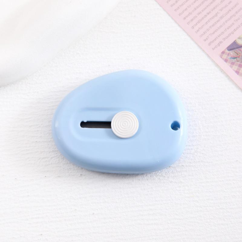 Канцелярский нож конфетного цвета: Портативный выдвижной канцелярский нож для студентов