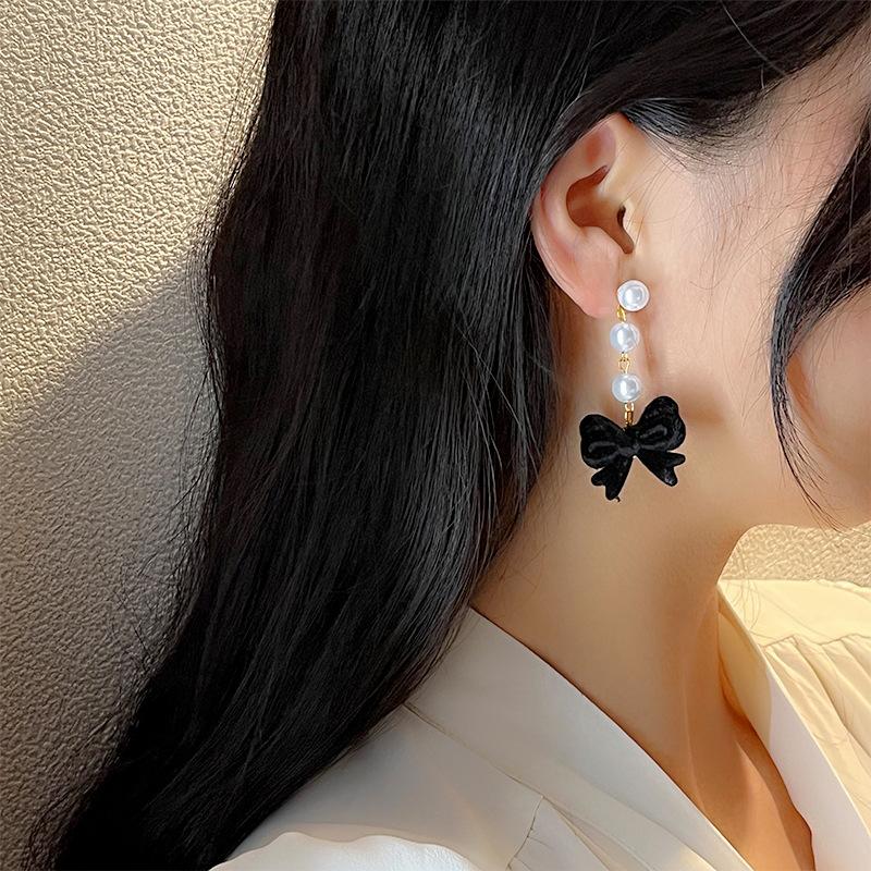 Осенние и зимние флокированные серьги-бантики женские легкие роскошные корейские серьги-гвоздики с жемчугом