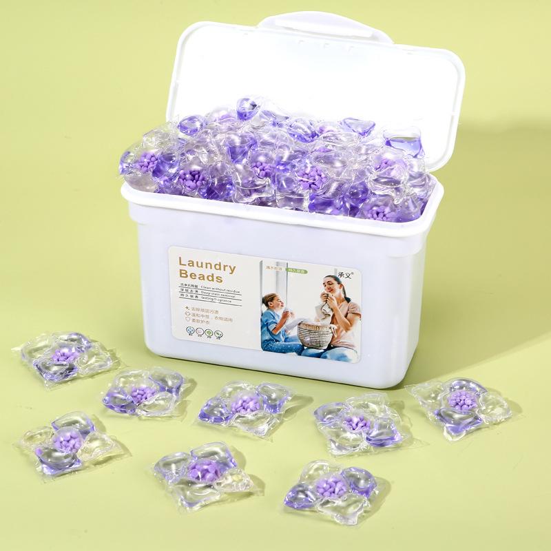 Капсулы для стирки «Пять в одном»: Стойкий аромат, удаление пятен, смягчение и концентрированные моющие бусины.