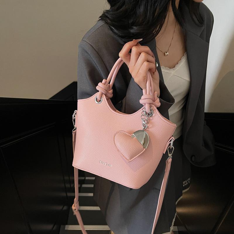 Летняя популярная маленькая сумка женская 2025 новая модная универсальная на плечо, сумка-мессенджер, супер огонь, портативная сумка-ведро