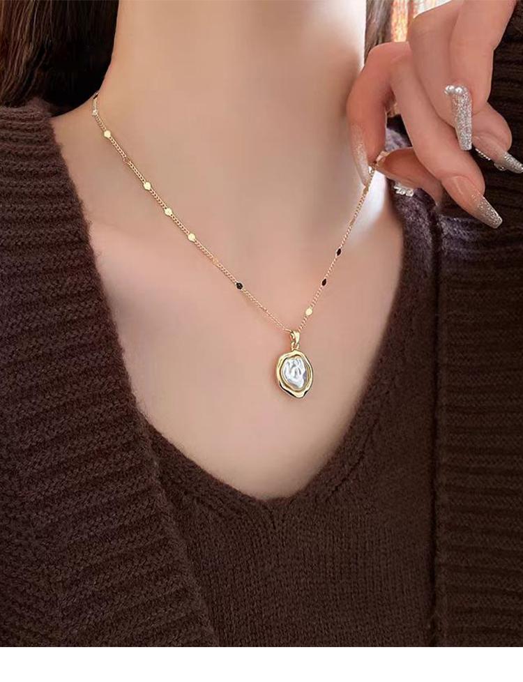 French Baroque necklace for women in autumn and winter 2024, new high-end style, elegant temperament, collarbone chain, sweater chain