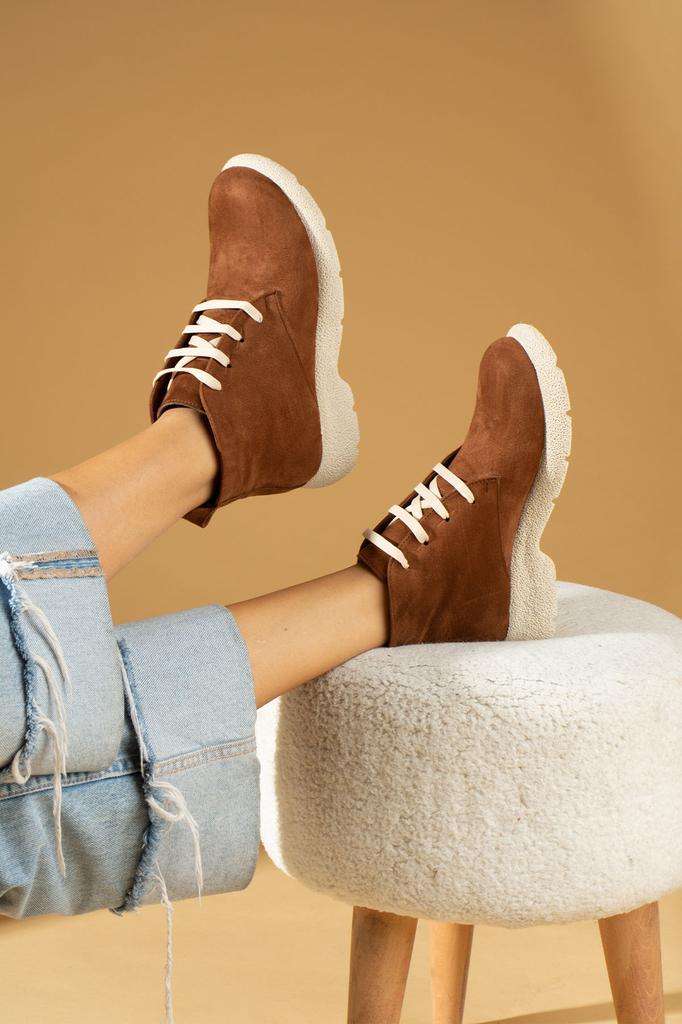 Стильные женские замшевые ботинки на шнуровке с удобной подошвой 60-1015-23Замша