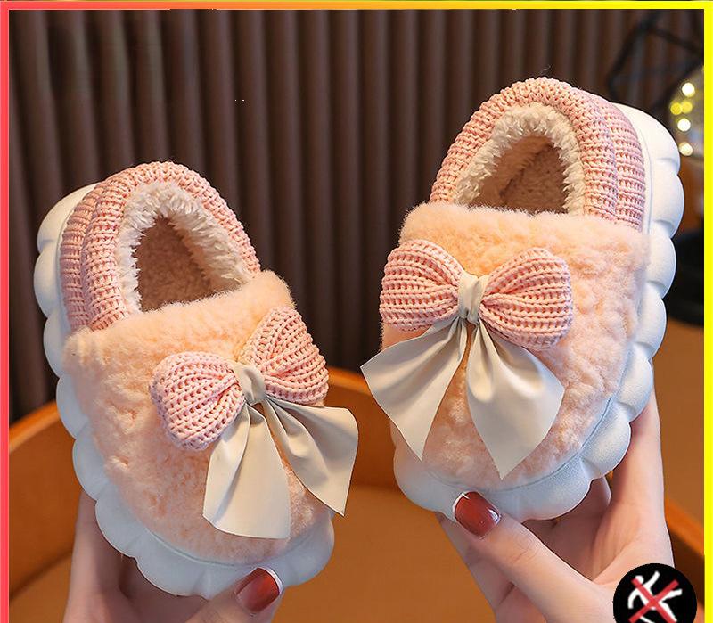 Pantuflas бархатная детская хлопковая обувь зимние новые теплые зимние сапоги для девочек мультяшные хлопковые тапочки для мальчиков нескользящая домашняя обувь детская обувь