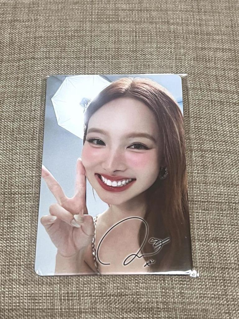 [USED] TWICE Nayeon Trading Card Contact Lens First-come-first-served Purchase Bonus Eyestar