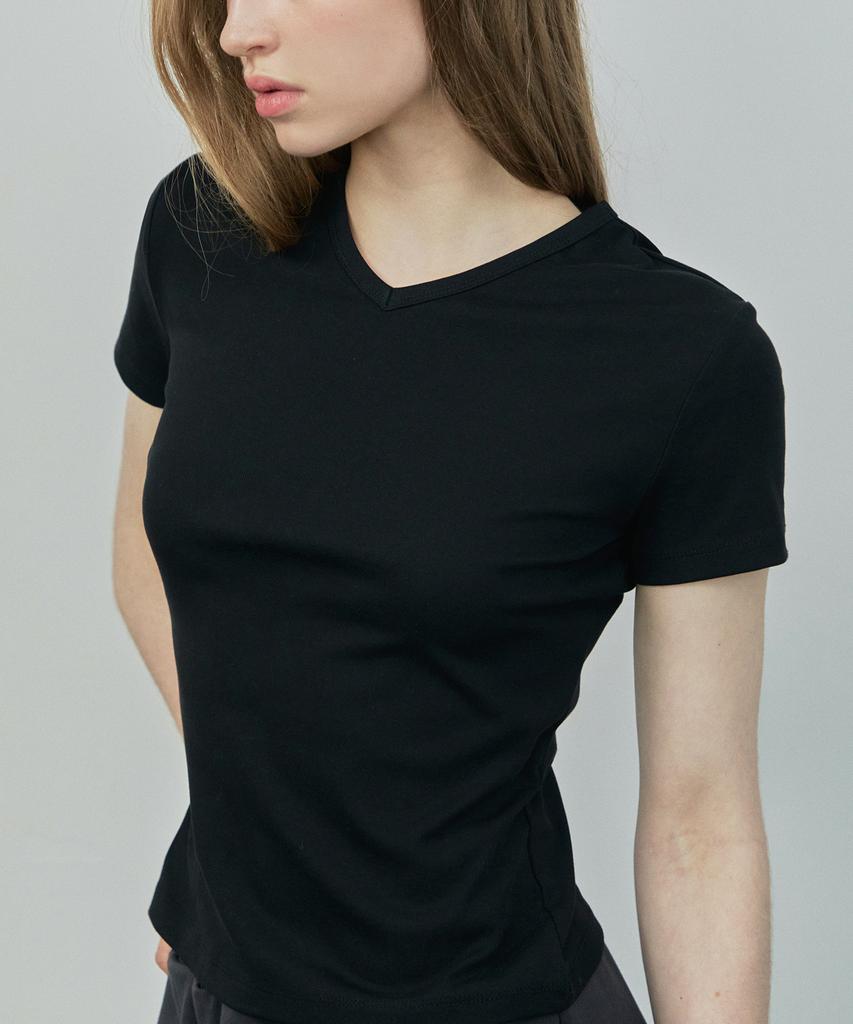 IHR Back Cutout V-Neck T-Shirt / Black
