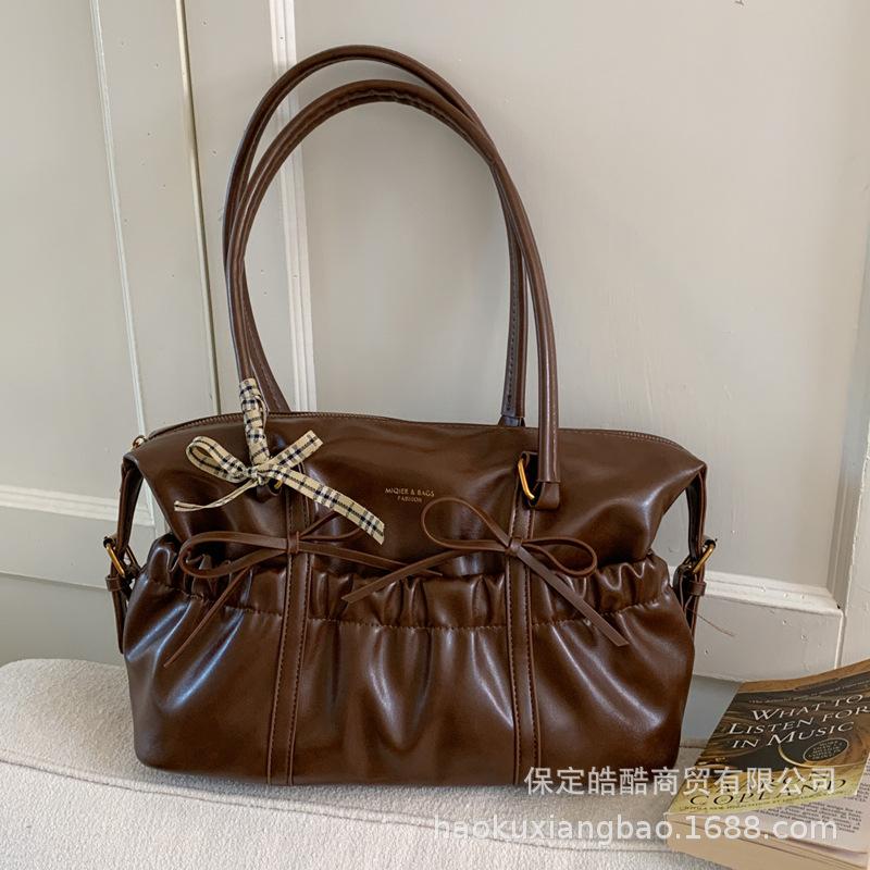 Повседневная универсальная нишевая сумка-плиссе женская 2025 новая модная на плечо под мышку сумка-тоут для通勤 сумка-ведро