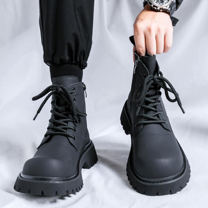 Модная осенне-зимняя мужская обувь. Трендовый минималистичный дизайн. Для прогулок на открытом воздухе, езды на мотоцикле, повседневной носки в офисе. Молодежная и взрослая теплая обувь.