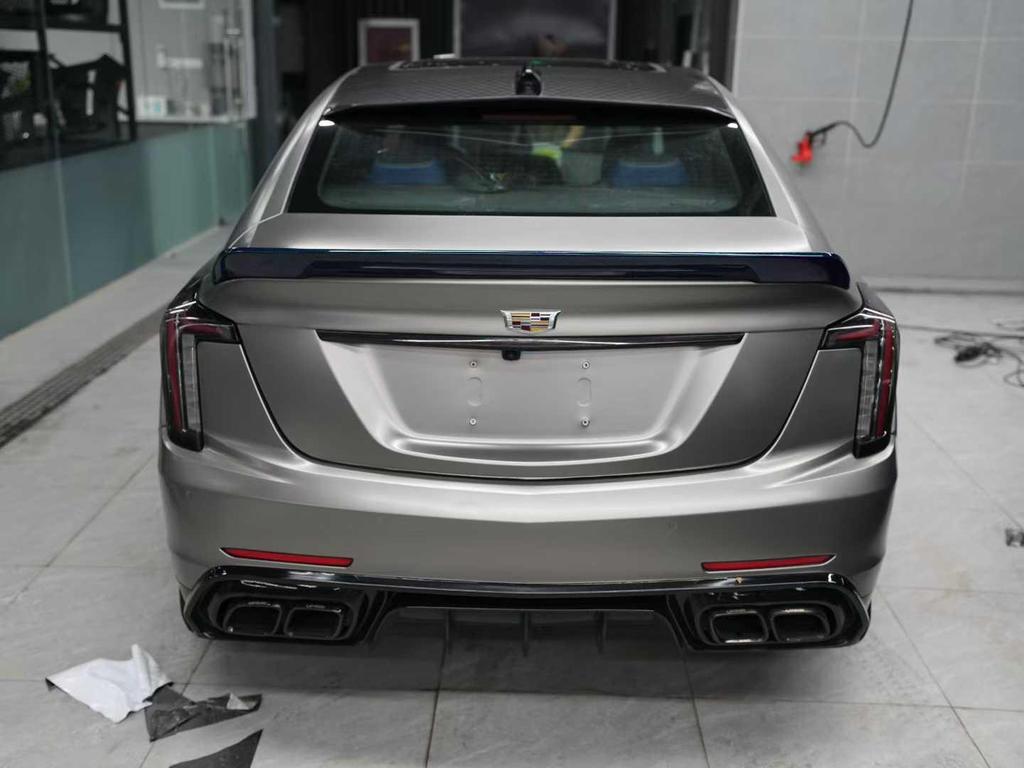 Задний спойлер Langyu V-Style из сухого карбона для Cadillac CT5 Black Wing