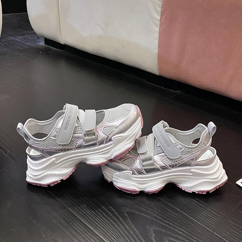 Мода 2024 года Новые модные сандалии Baotou на толстой подошве для женщин Дышащая полая сетка Удобная спортивная обувь для пап