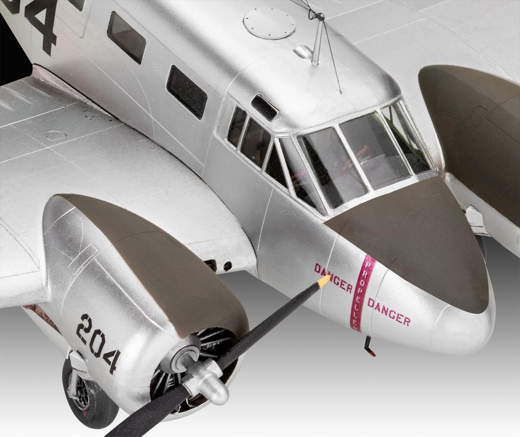 Revell Модель Beechcraft Model 18 Пластиковая модель 03811 1/48