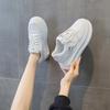 Женские белые кожаные кроссовки 2025 года: Увеличивающие рост, толстая подошва, модные и универсальные для повседневных занятий спортом и студентов