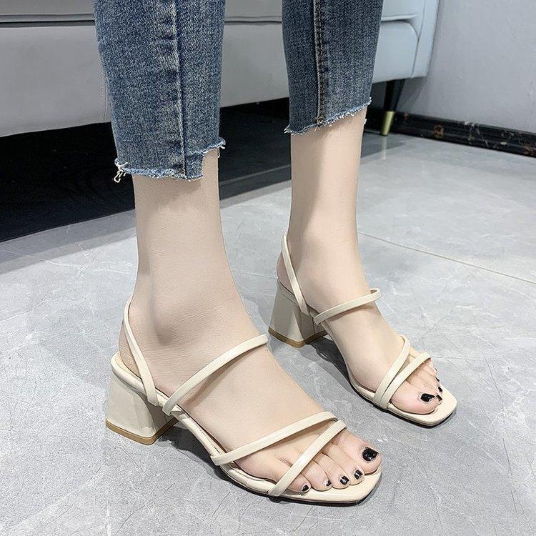 New Black Strappy Sandals Fairy Fairy Wind Mid-heeled Cool Slippers Female Outer Thick Heel Word with Women's Shoes Female