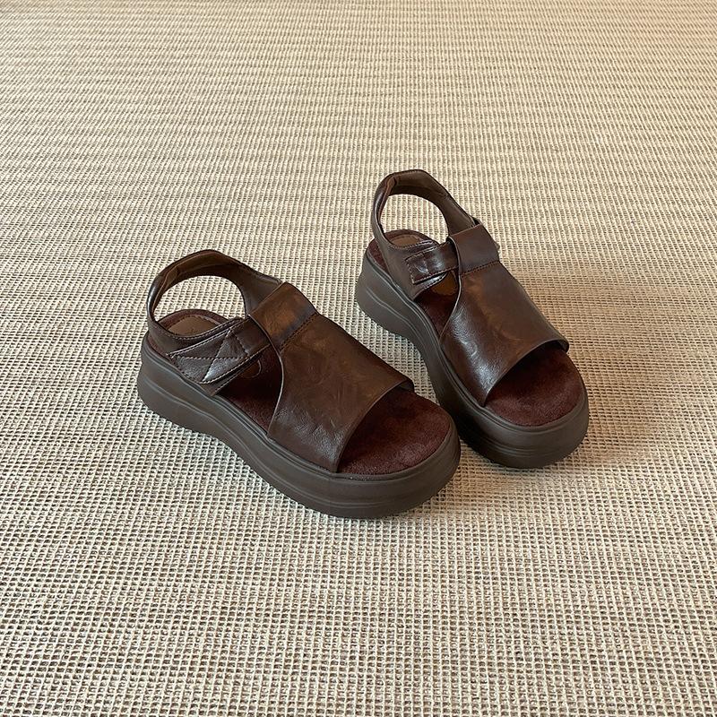 Место!! Ретро повседневные сандалии на платформе с открытым носком, красивые женские летние новые универсальные на мягкой подошве, увеличивающие рост, римские туфли