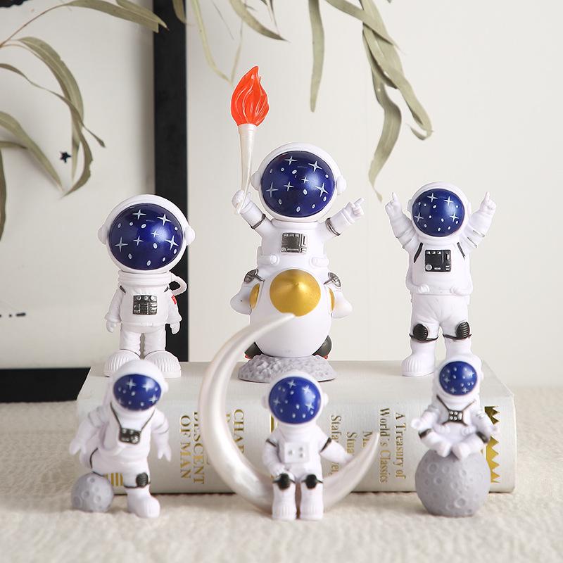 Маленькая смоляная фигурка космонавта - Идеально для домашнего декора, подарка на День святого Валентина или день рождения