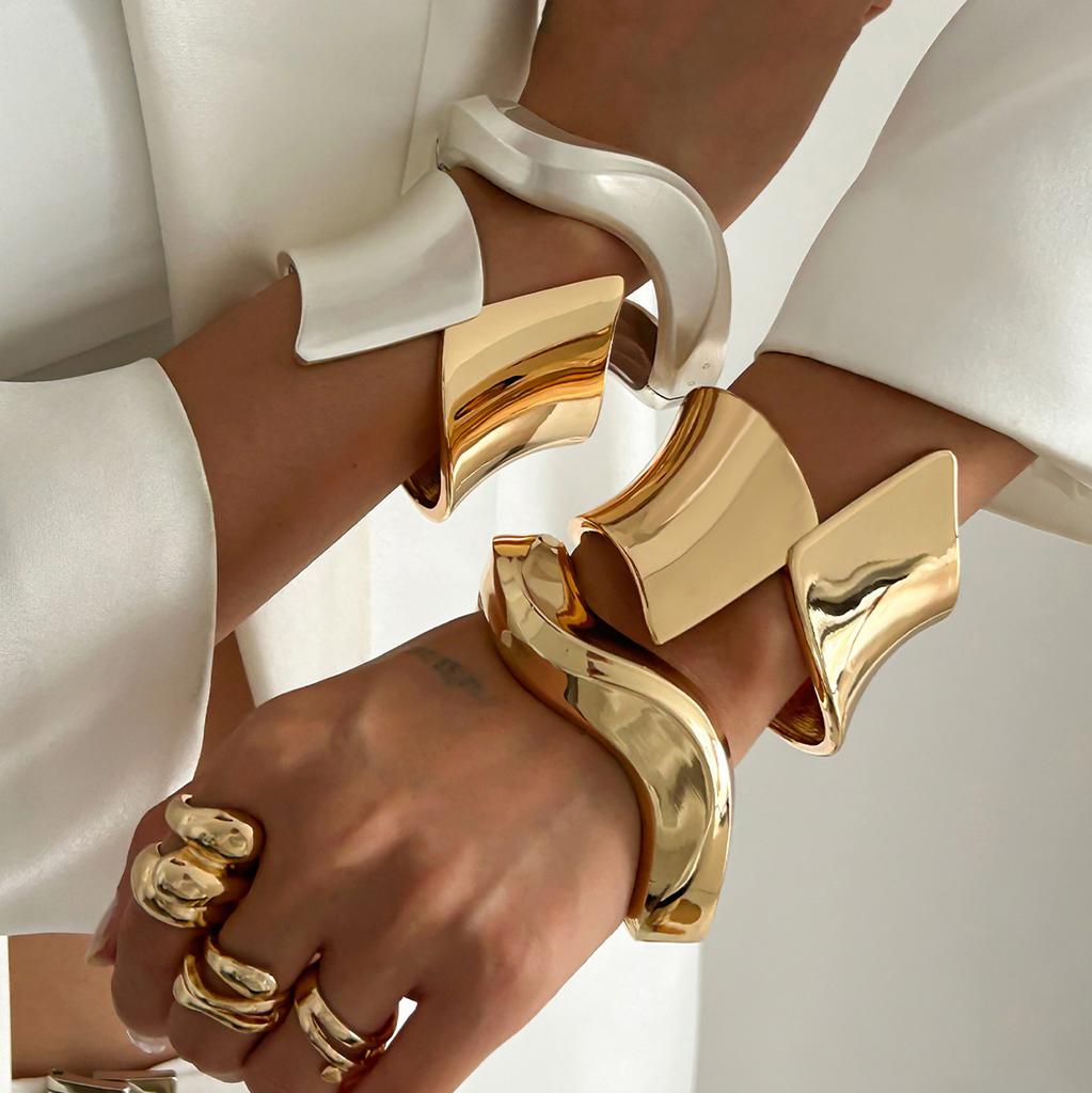 Cold Autumn and Winter Temperament Geometric Splicing Open Bracelet, Design Sense Corrugated Smooth Metal Wind Bracelet Women