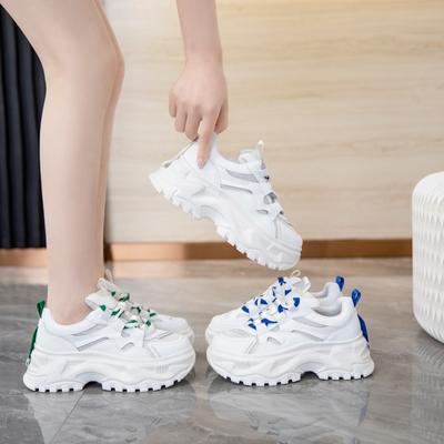 Женские белые кроссовки "папины кроссовки" 2025 новая весна-лето студенческие универсальные кроссовки ins тренд увеличивают рост маленькие белые женские кроссовки тренд