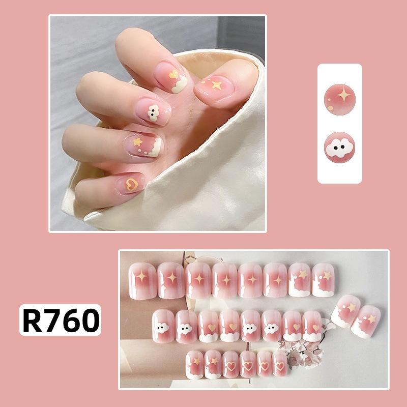 В новом летнем стиле ins используются патчи для ногтей Nail Pure Desire, чтобы подчеркнуть белые, съемные кусочки ногтей, длинные и короткие кусочки ногтей, а также готовые ногти.