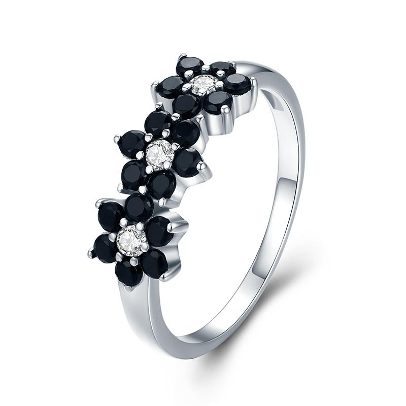 Black Stone Flower Ring Women's Fashion Accessory for Daily Wear