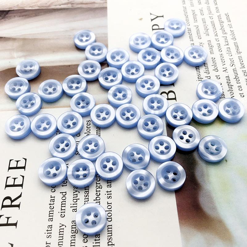 Небесно-голубая унисекс рубашка ручной работы с круглыми светло-голубыми пуговицами