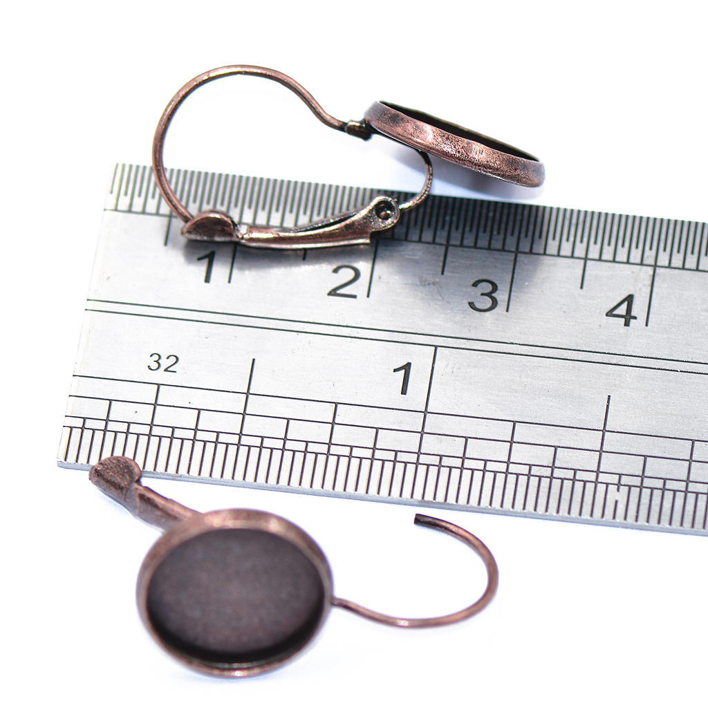 24 шт. Заготовки для сережек с французским рычагом на спине подходят для сережек с кабошонами диаметром 12 мм.